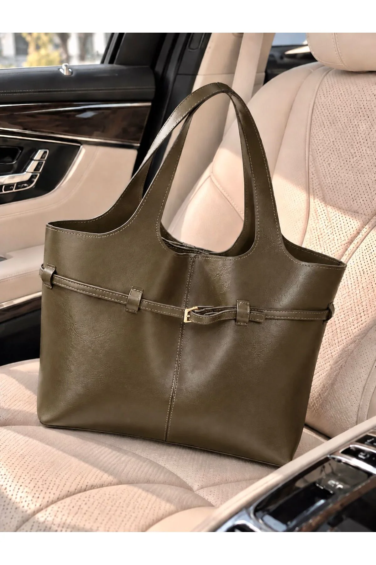 KADIN OMUZ ÇANTASI MAKYAJ ÇANTASI HEDİYELİ UZUNLUK 36 CM ENİ 46 CM GENİŞLİK 12 CM