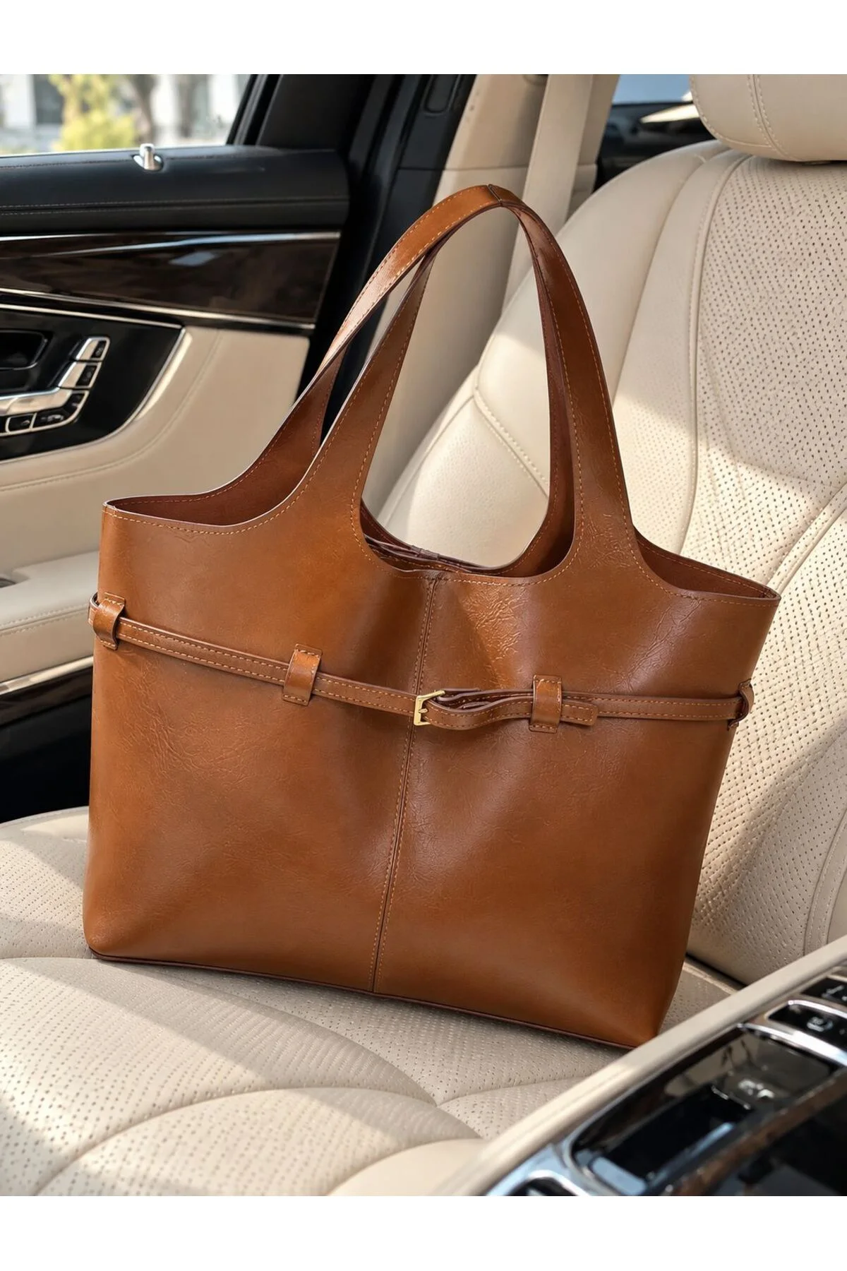 KADIN OMUZ ÇANTASI MAKYAJ ÇANTASI HEDİYELİ UZUNLUK 36 CM ENİ 46 CM GENİŞLİK 12 CM