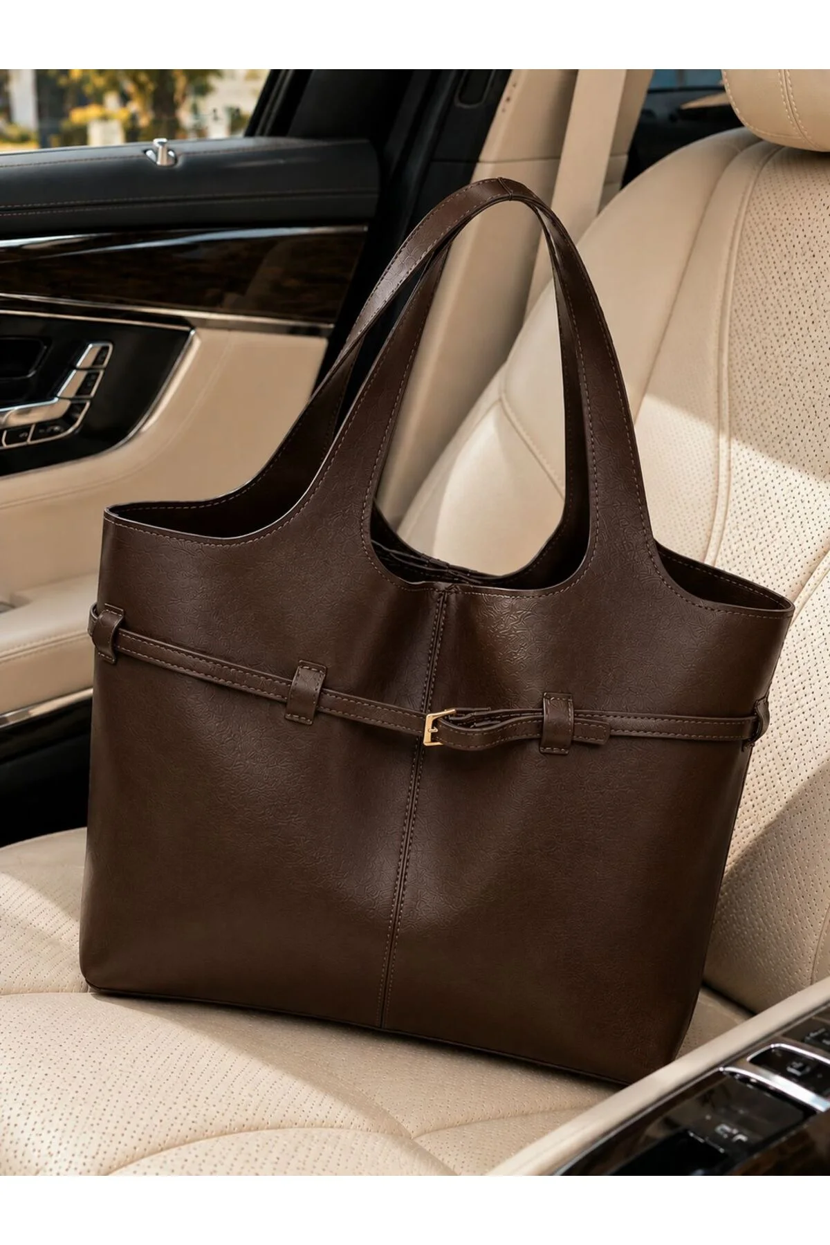 KADIN OMUZ ÇANTASI MAKYAJ ÇANTASI HEDİYELİ UZUNLUK 36 CM ENİ 46 CM GENİŞLİK 12 CM